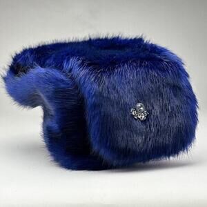 Blue faux fur neck scarp wrap with broach‎ snap closure